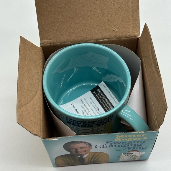 Classic 2014 Mister (Mr.) Rogers Neighborhood Sweater Heat Changing Mug NEW! - Picture 6 of 9